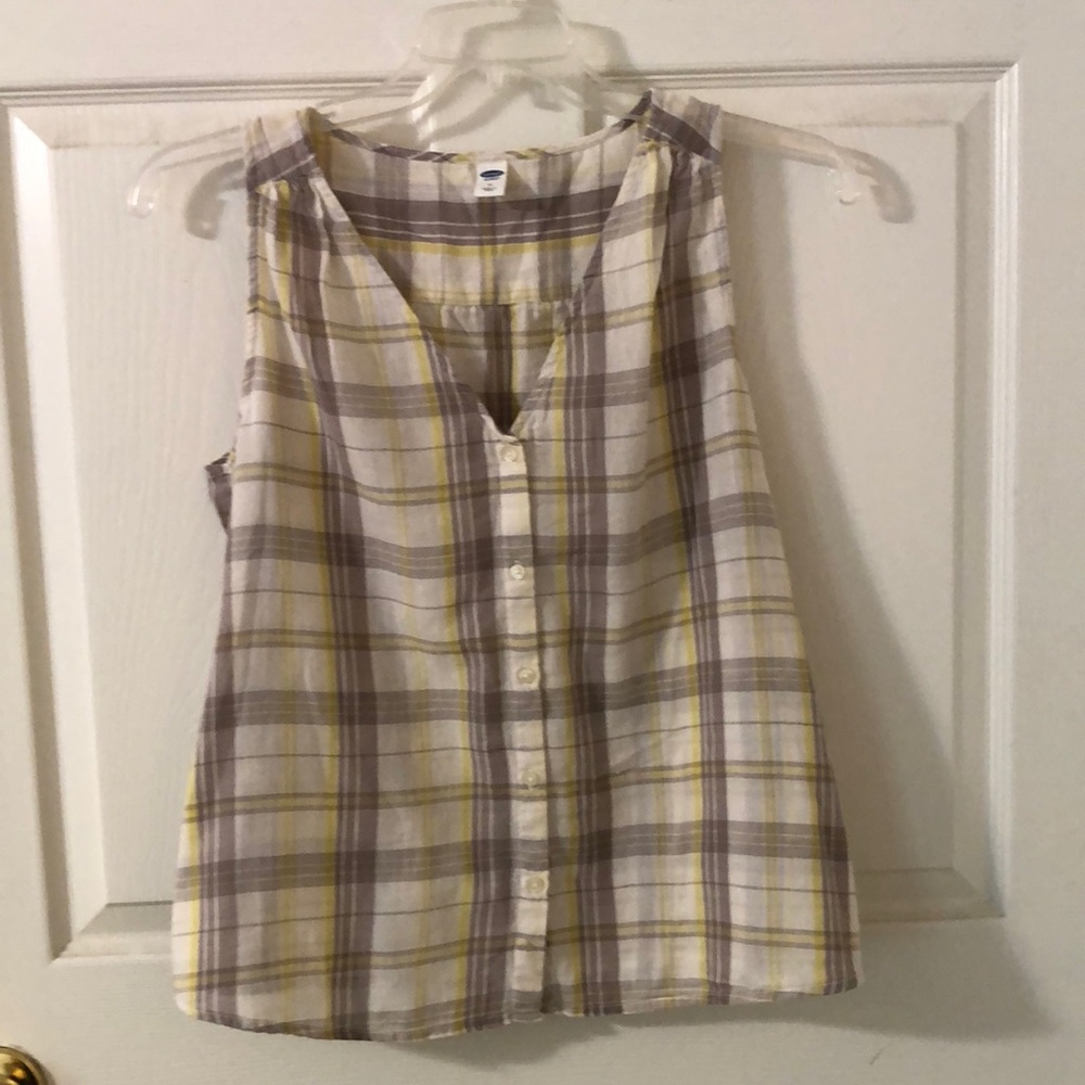 Old Navy sleeveless top. Size medium. New with tags.
